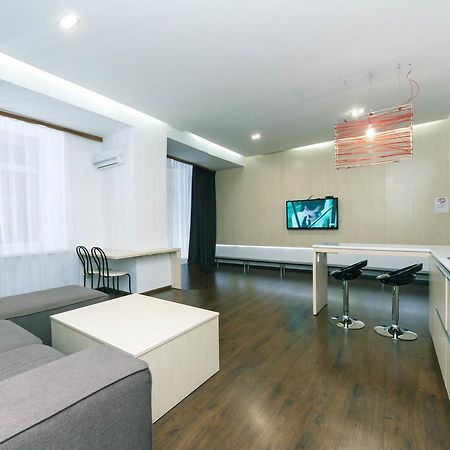 Kreschatik 21 With Terrace 2Br Kyiv Exterior photo